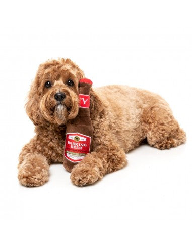 Peluche para cães FuzzYard Barking Beer em forma de garrafa de cerveja
